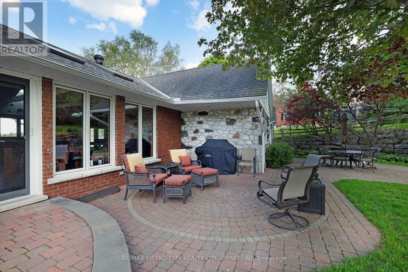 74 ERINDALE AVENUE Image 37