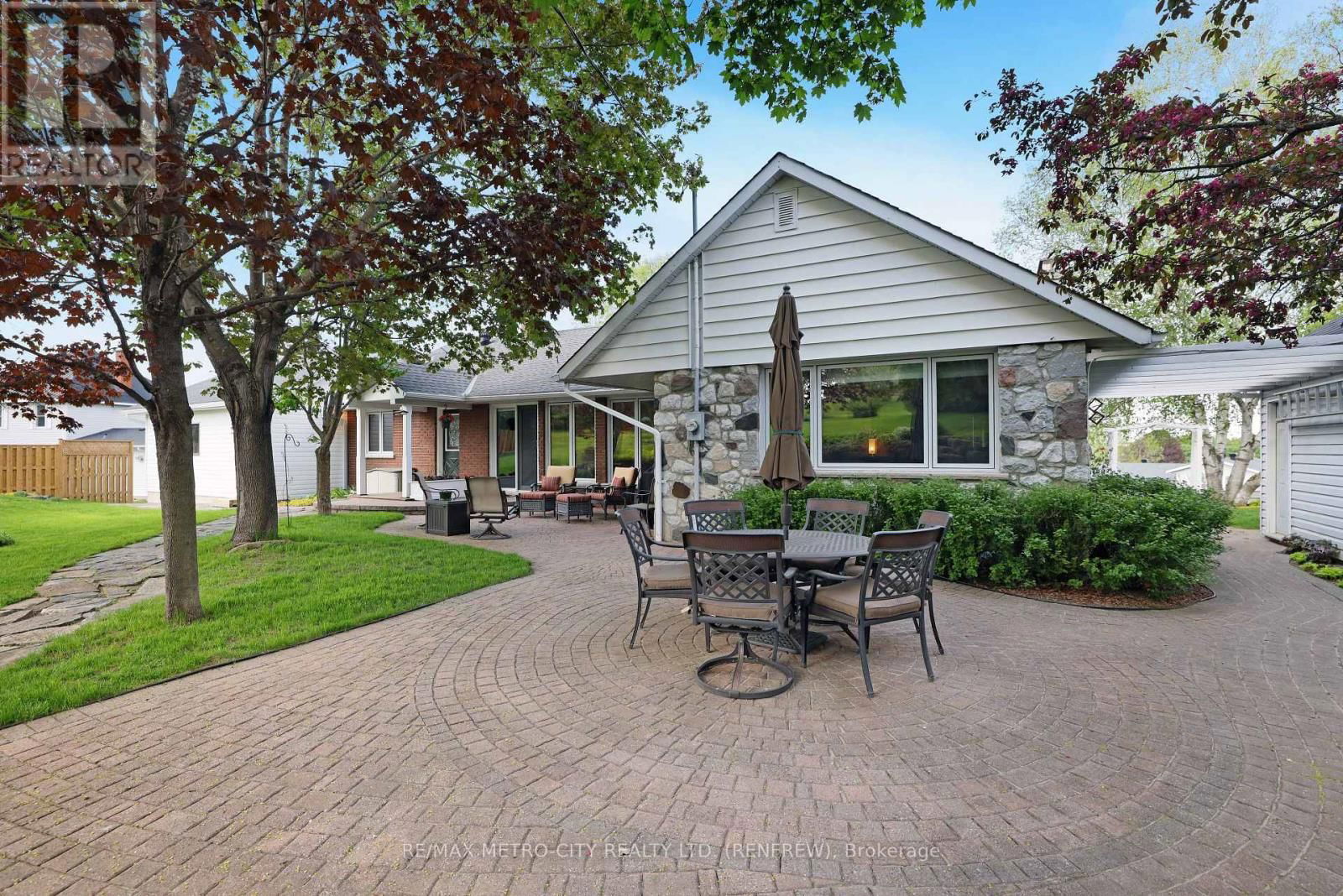 74 ERINDALE AVENUE Image 39