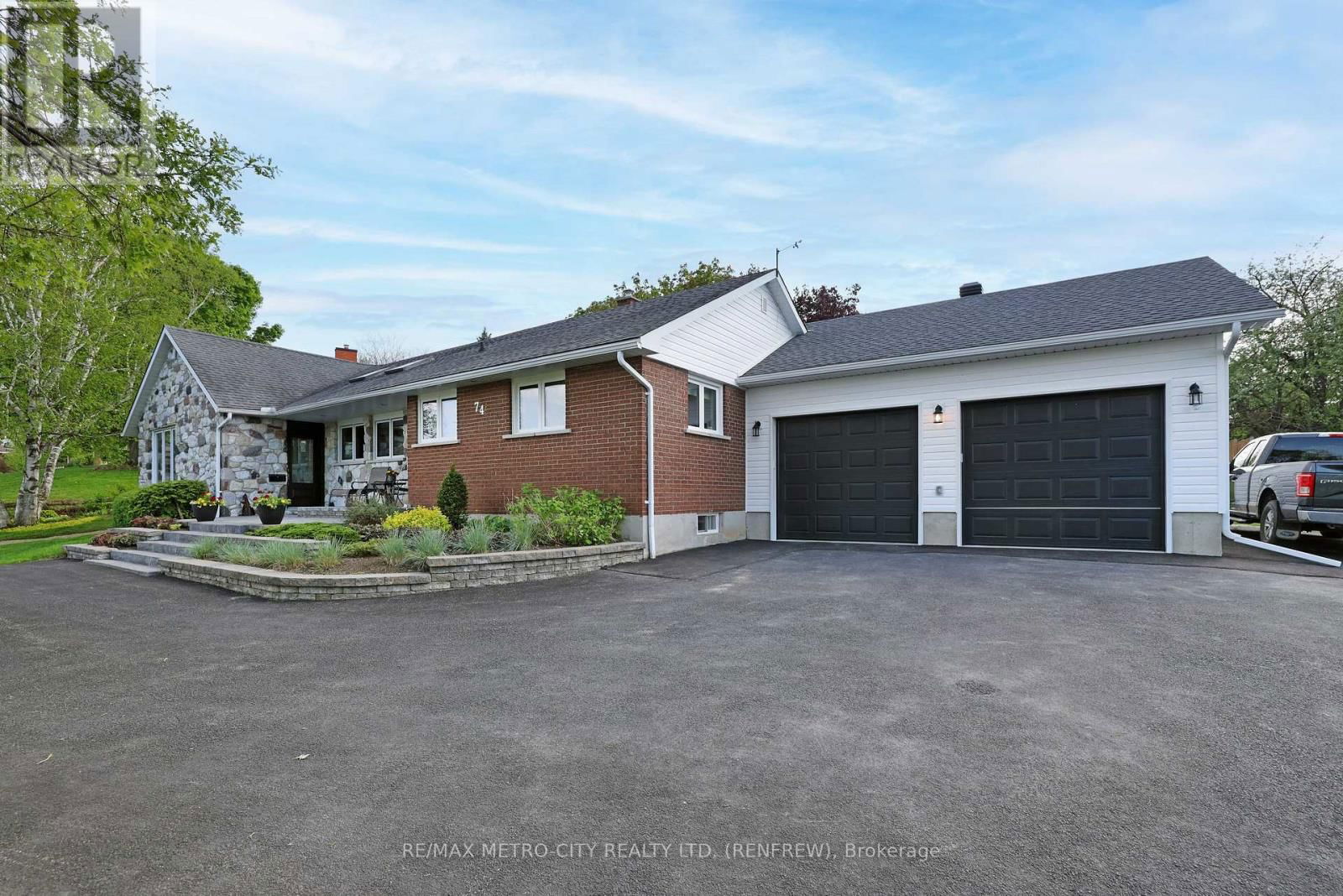 74 ERINDALE AVENUE Image 4