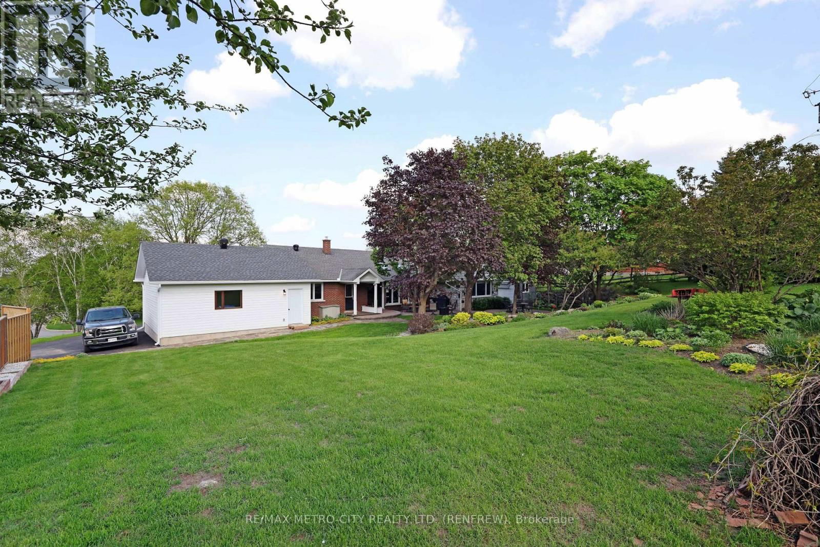 74 ERINDALE AVENUE Image 44