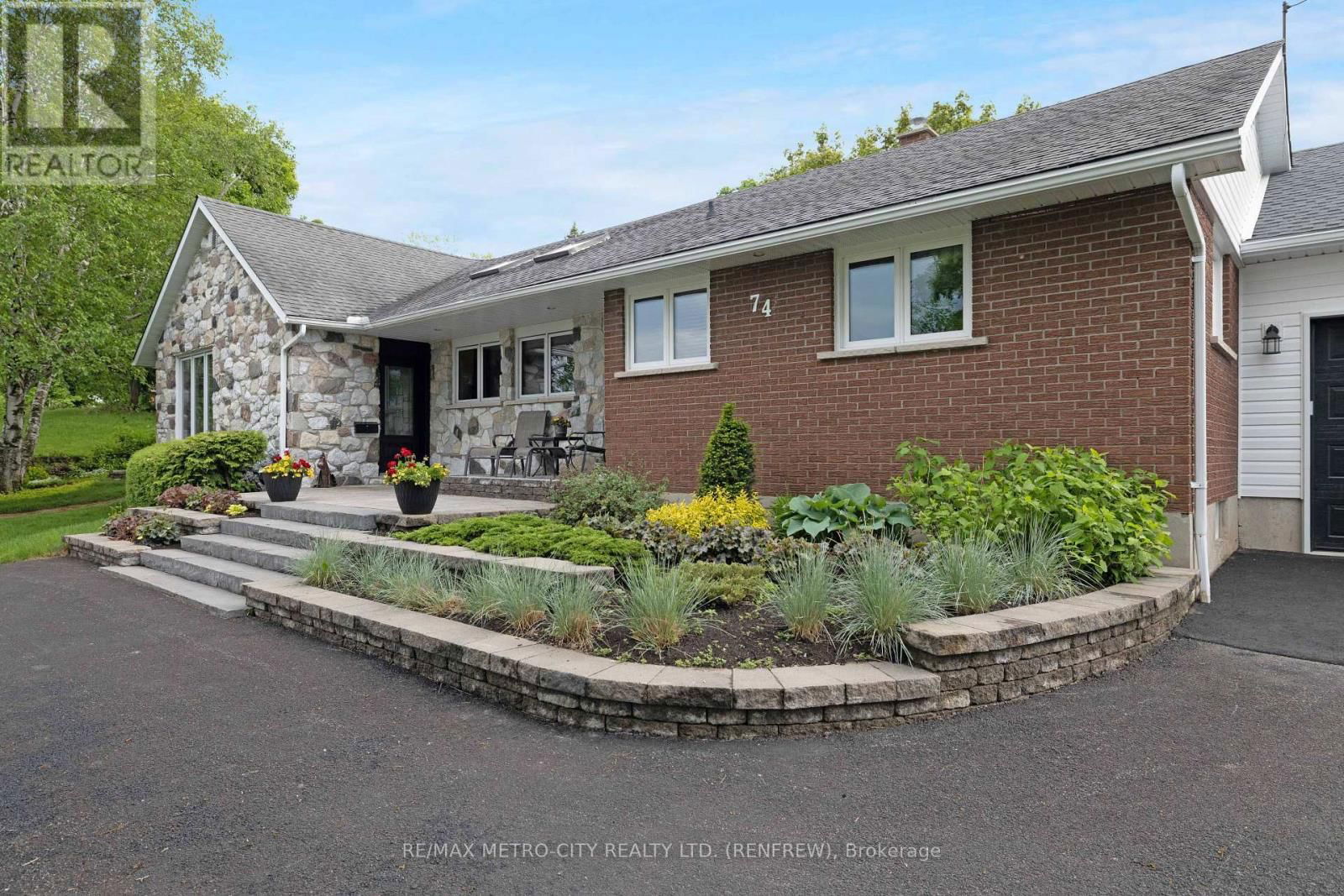 74 ERINDALE AVENUE Image 5