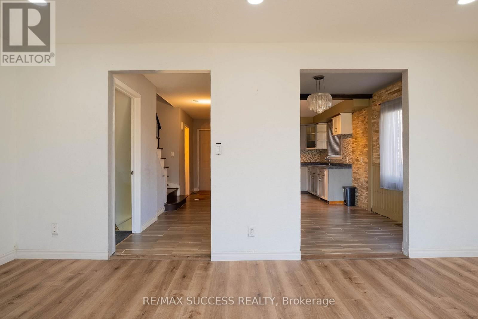 4 - 4230 MEADOWVALE DRIVE Image 11