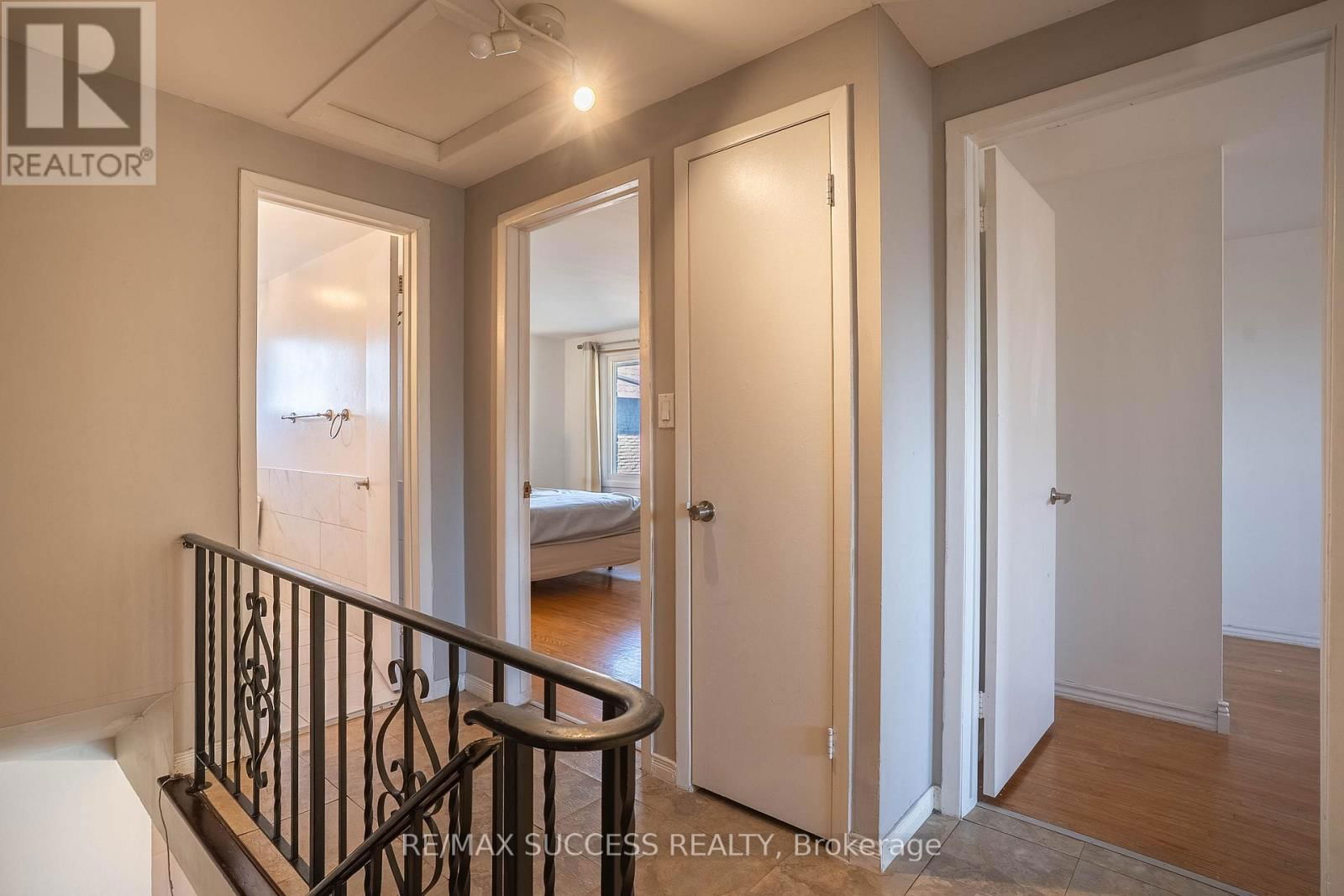 4 - 4230 MEADOWVALE DRIVE Image 12