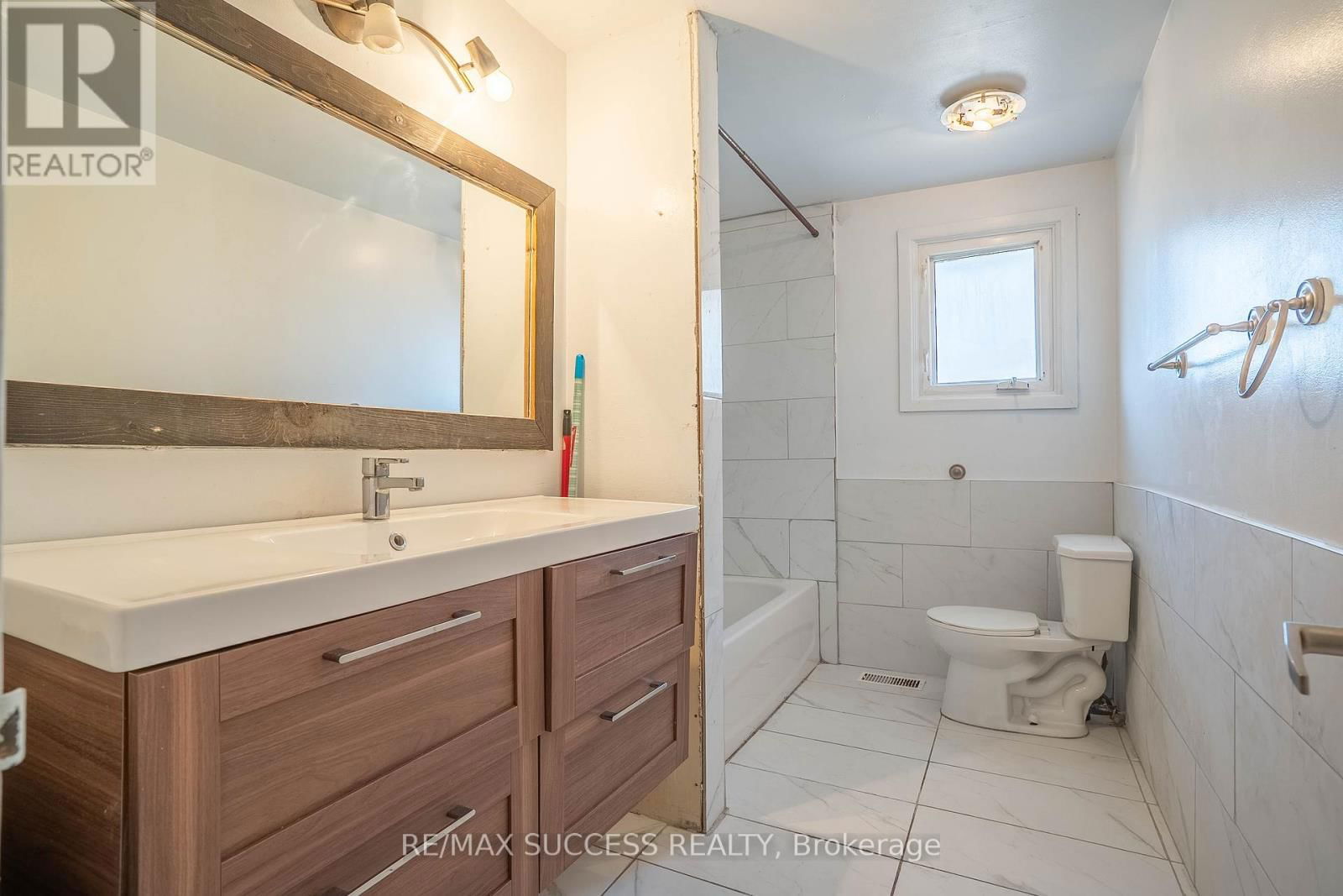 4 - 4230 MEADOWVALE DRIVE Image 13