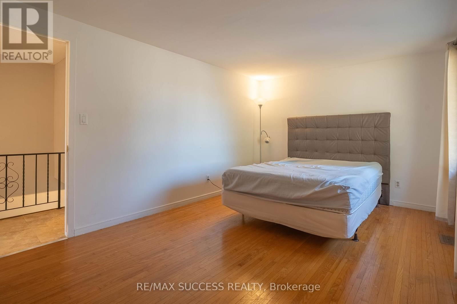 4 - 4230 MEADOWVALE DRIVE Image 14