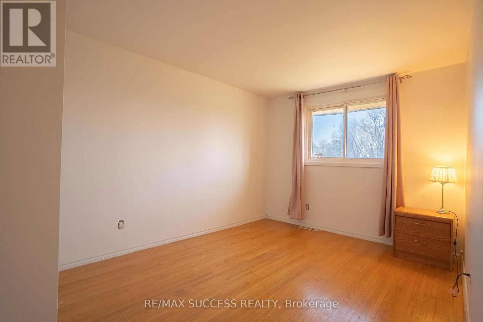 4 - 4230 MEADOWVALE DRIVE Image 16