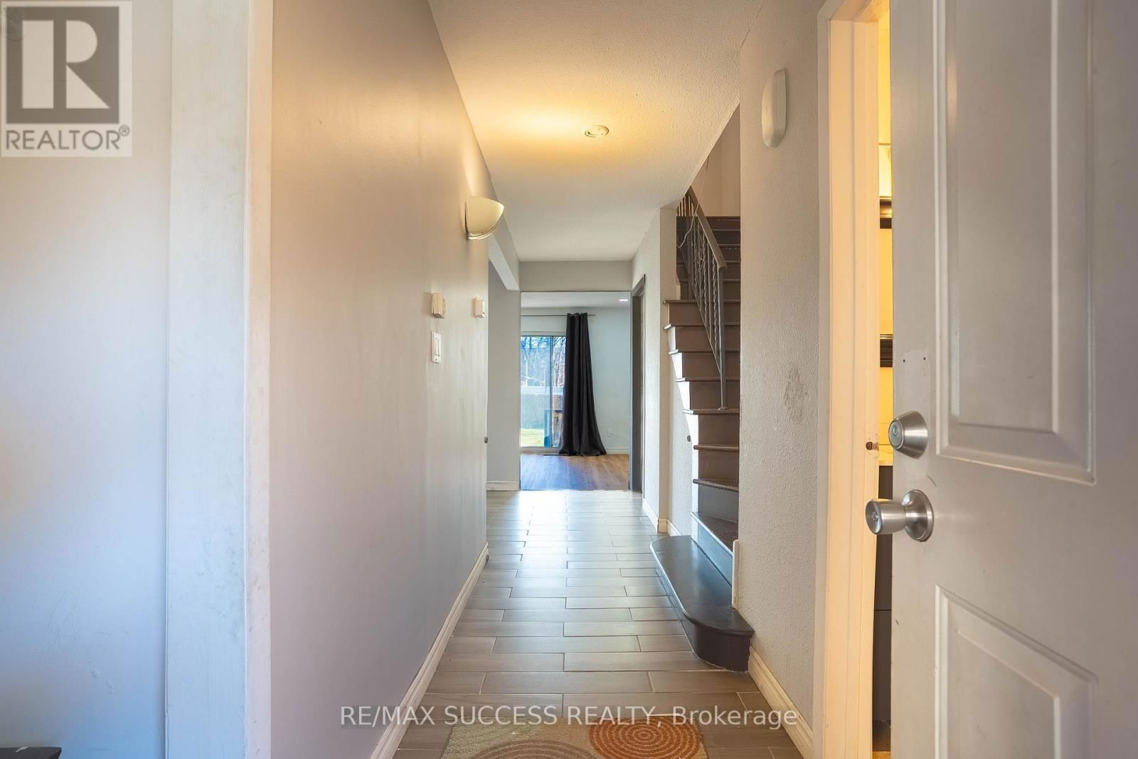 4 - 4230 MEADOWVALE DRIVE Image 3