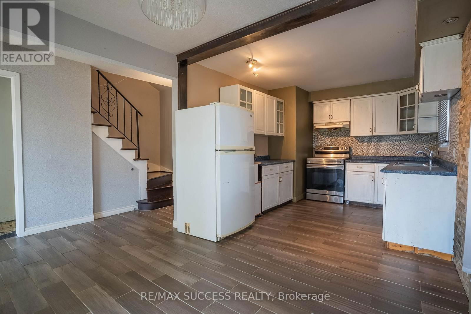 4 - 4230 MEADOWVALE DRIVE Image 7