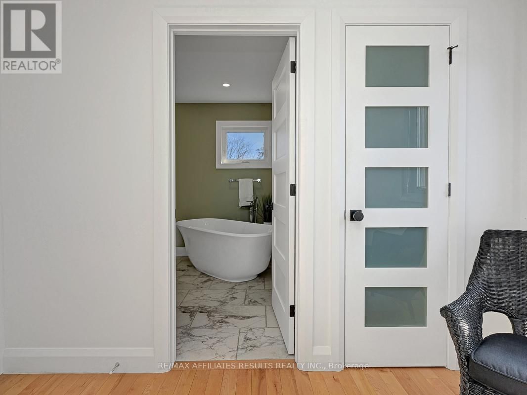 23 TUNIS AVENUE Image 29