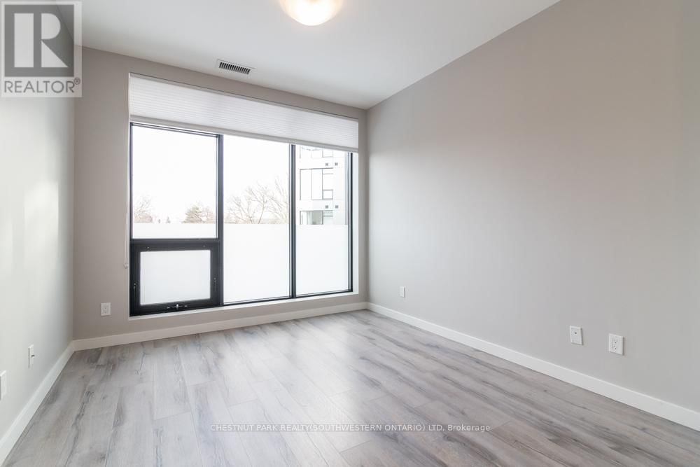 223 - 690 KING STREET WEST Image 4