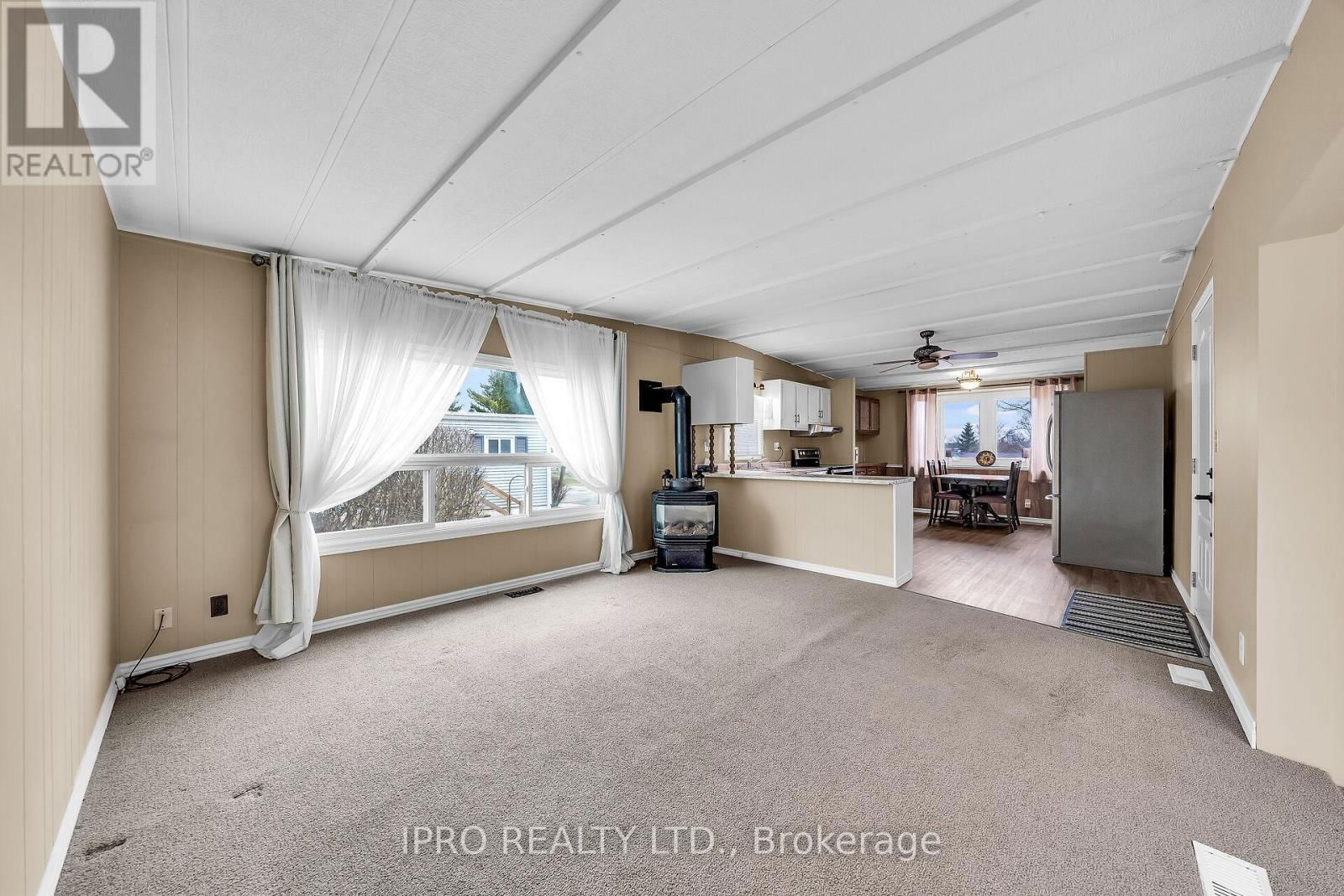 137 MAPLE CRESCENT Image 11