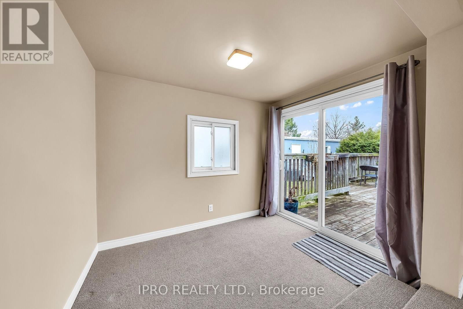 137 MAPLE CRESCENT Image 13
