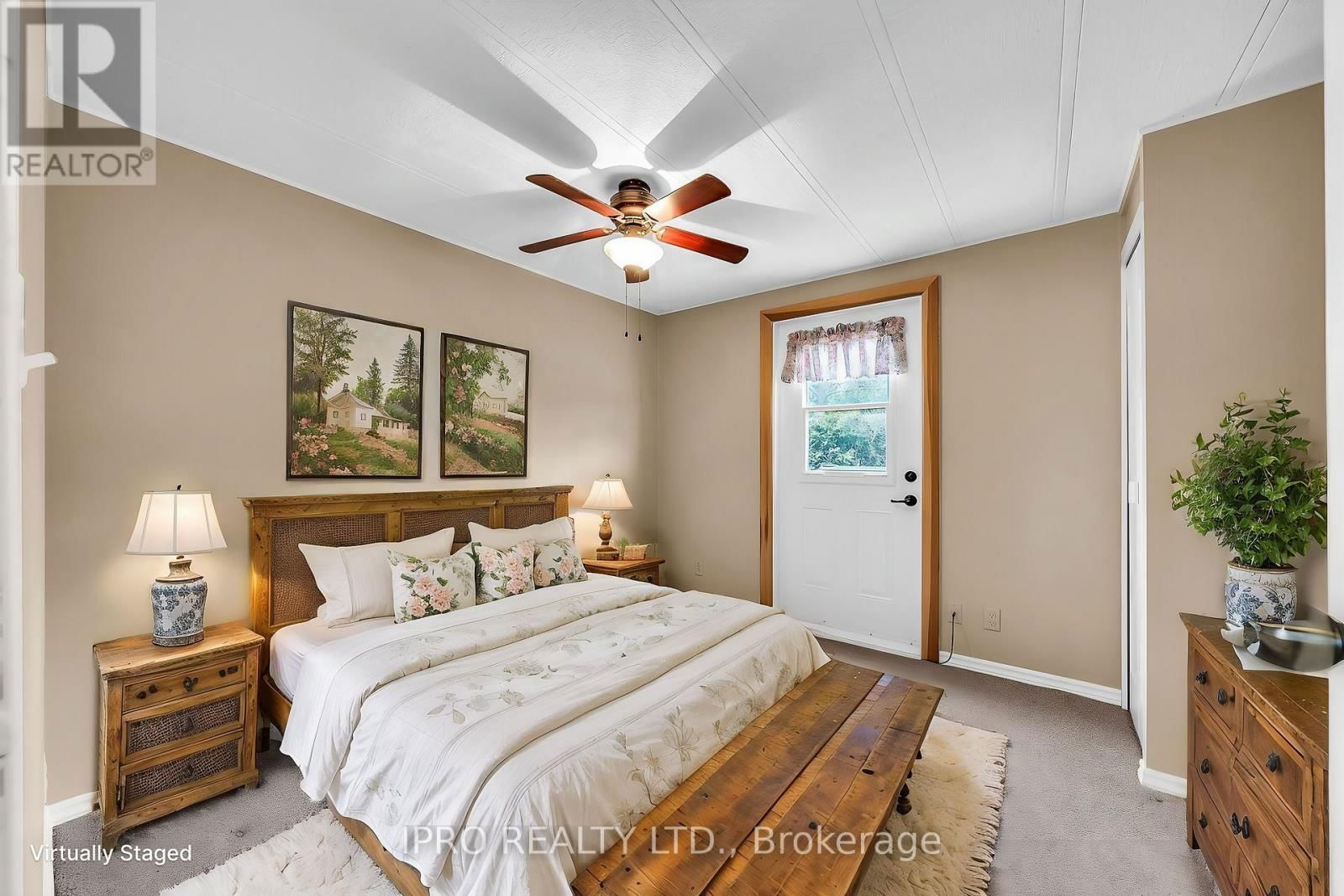 137 MAPLE CRESCENT Image 17