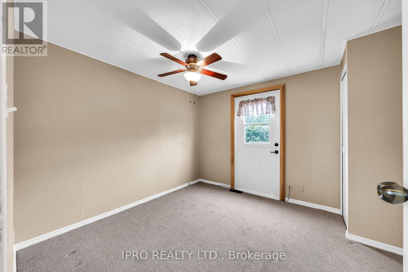 137 MAPLE CRESCENT Image 18