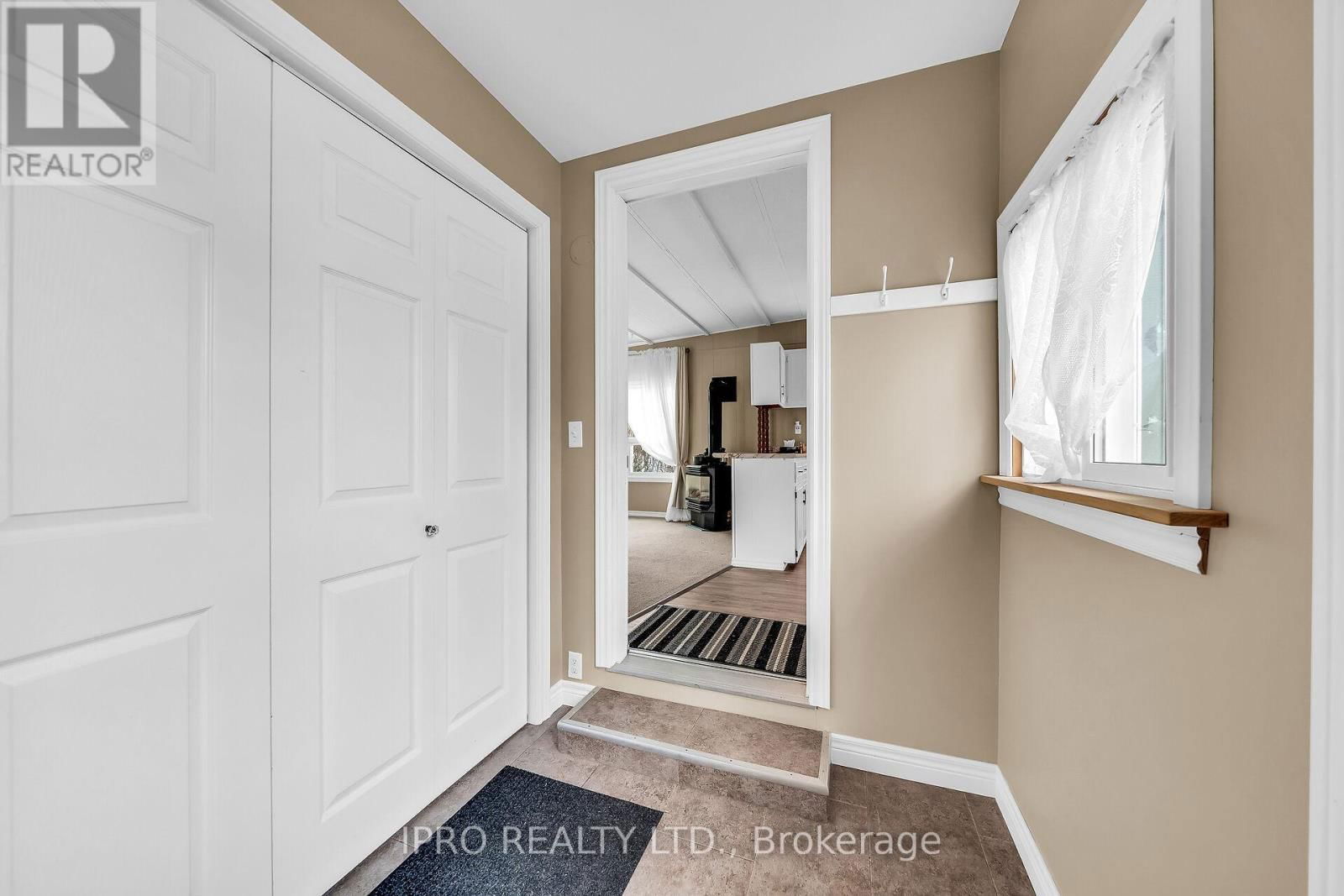137 MAPLE CRESCENT Image 2