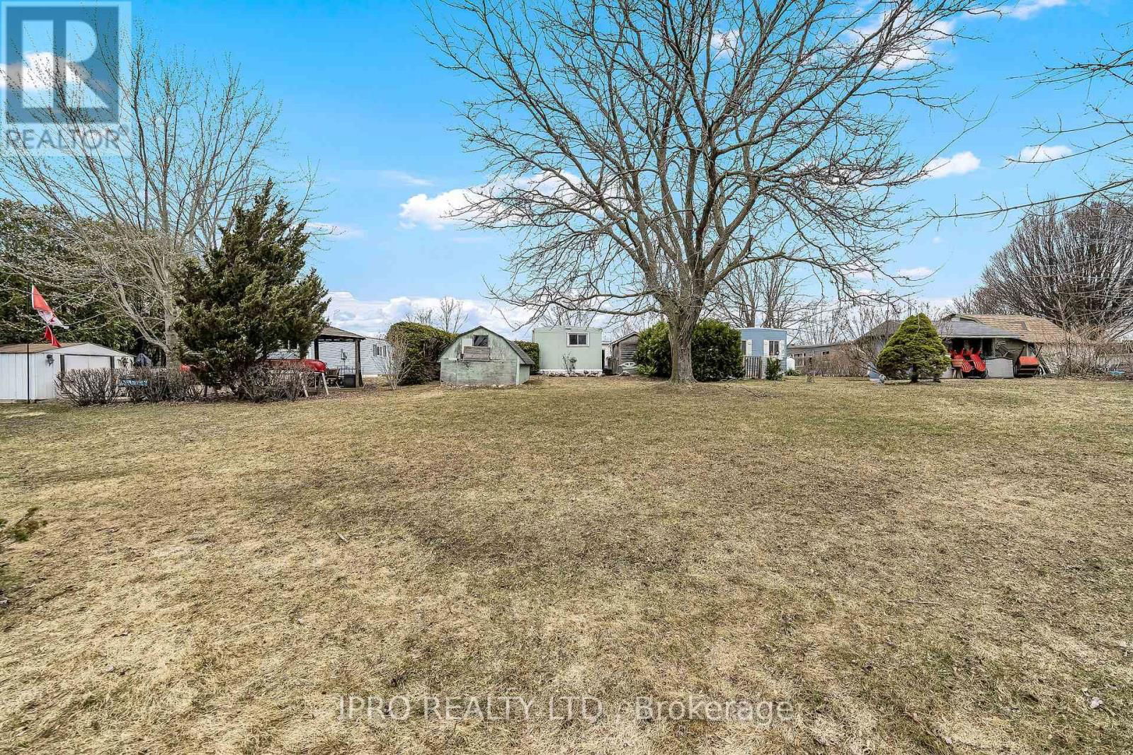137 MAPLE CRESCENT Image 22