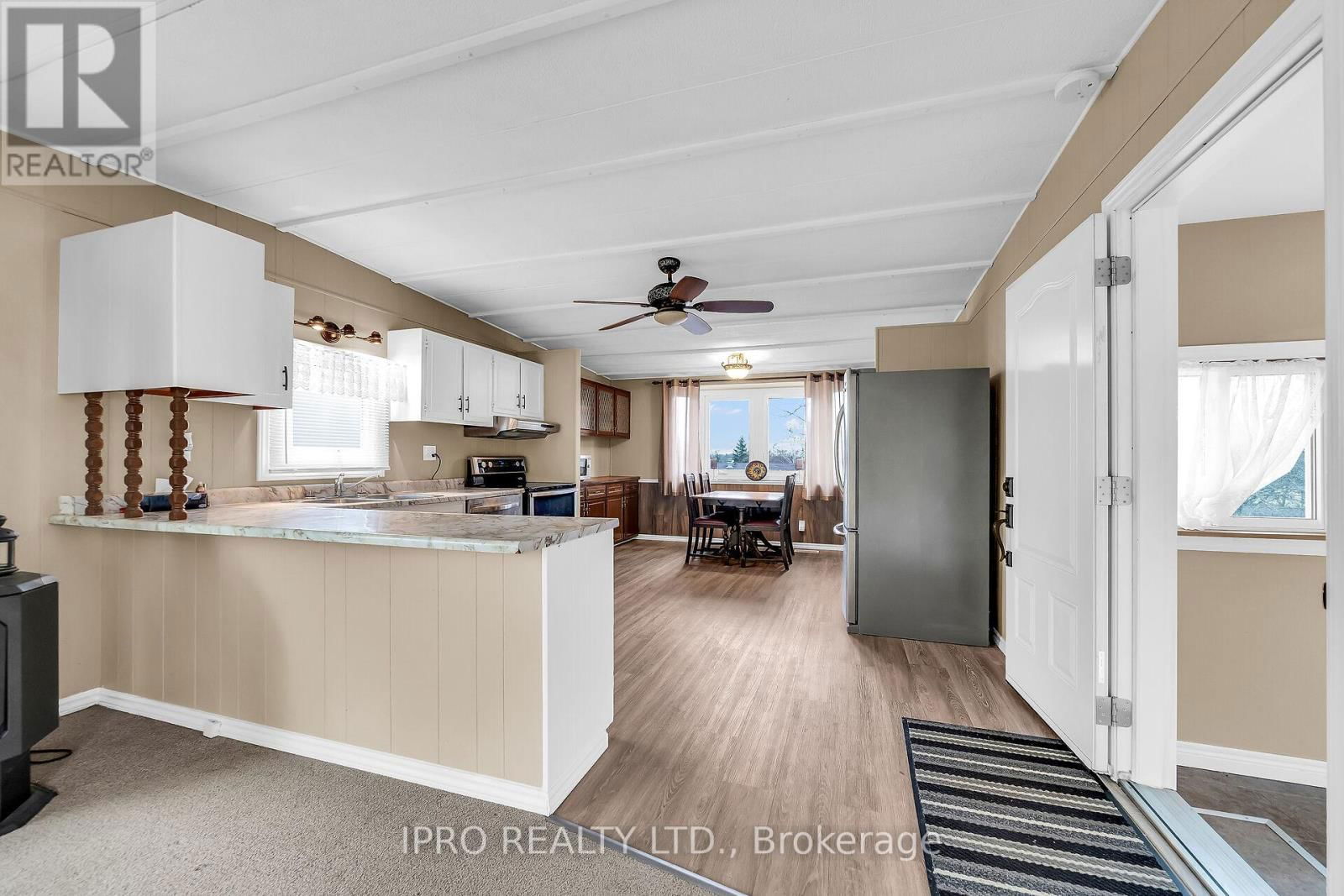 137 MAPLE CRESCENT Image 3