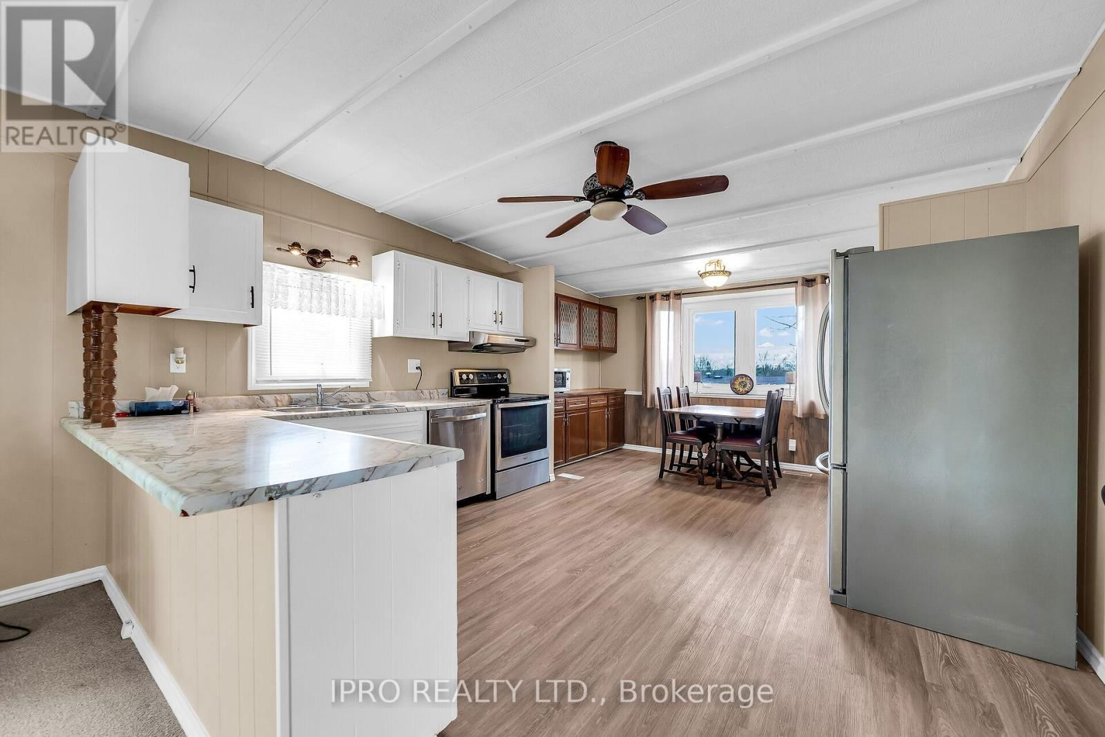 137 MAPLE CRESCENT Image 4