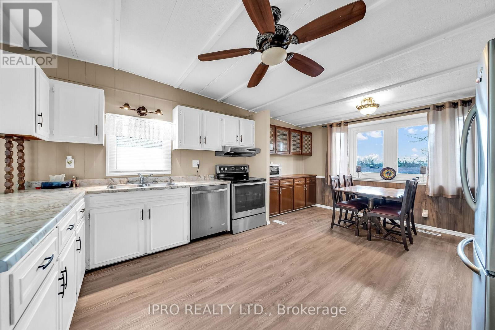 137 MAPLE CRESCENT Image 5