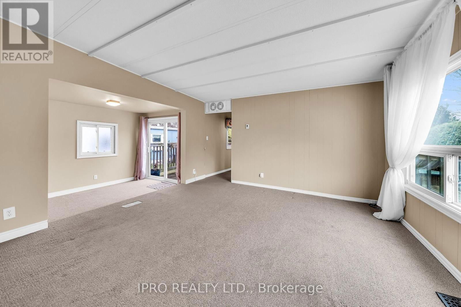 137 MAPLE CRESCENT Image 9