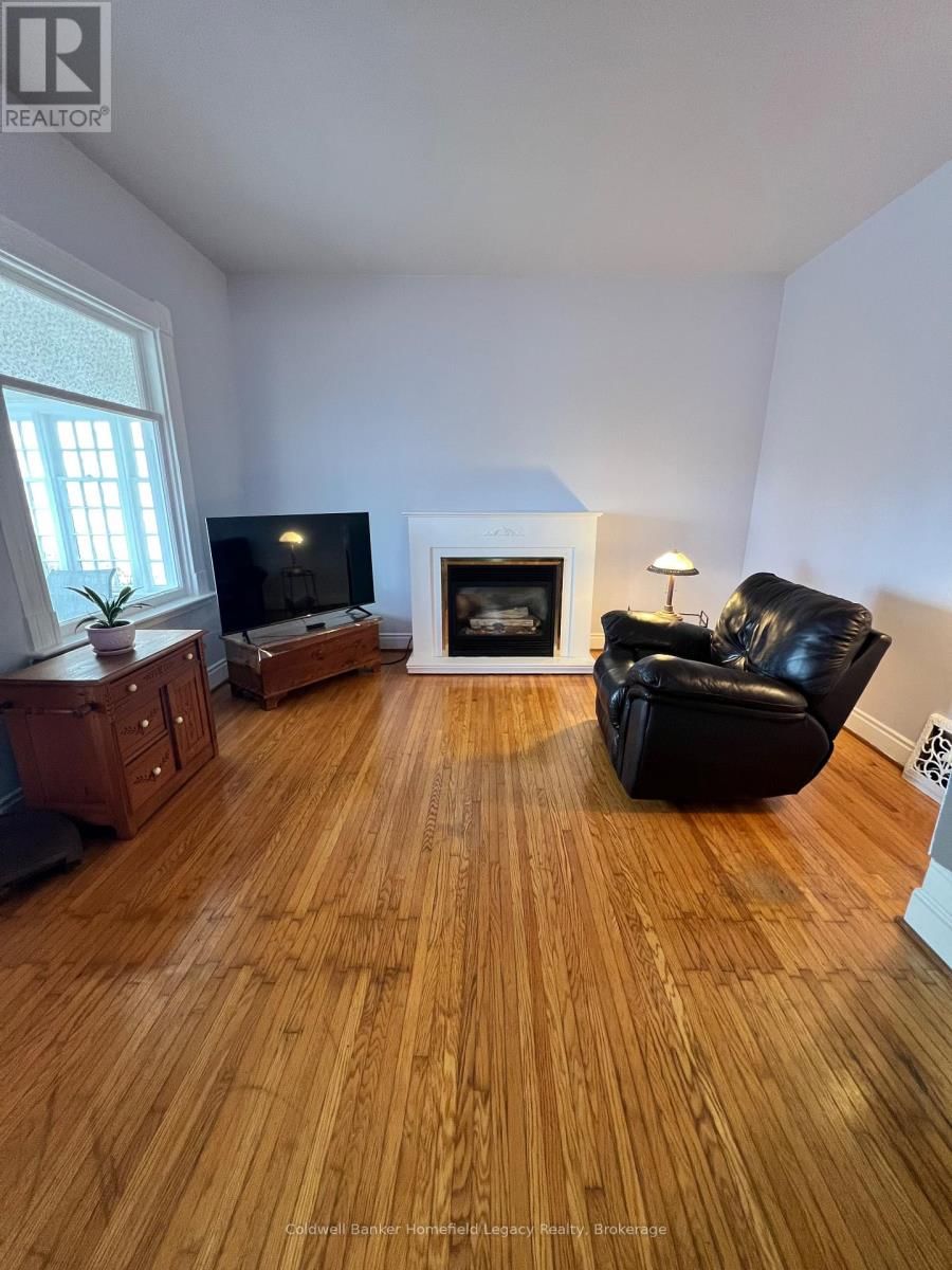 230 QUEEN STREET EAST Image 17