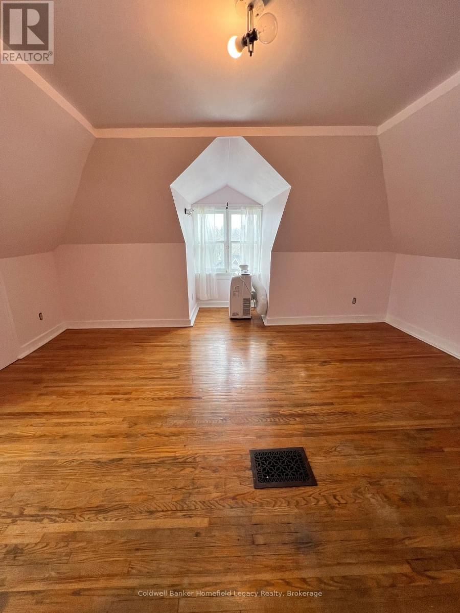 230 QUEEN STREET EAST Image 23
