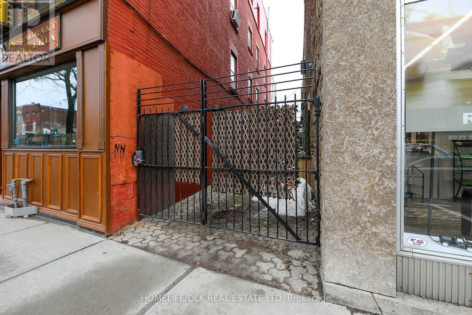224 KING STREET WEST Image 36
