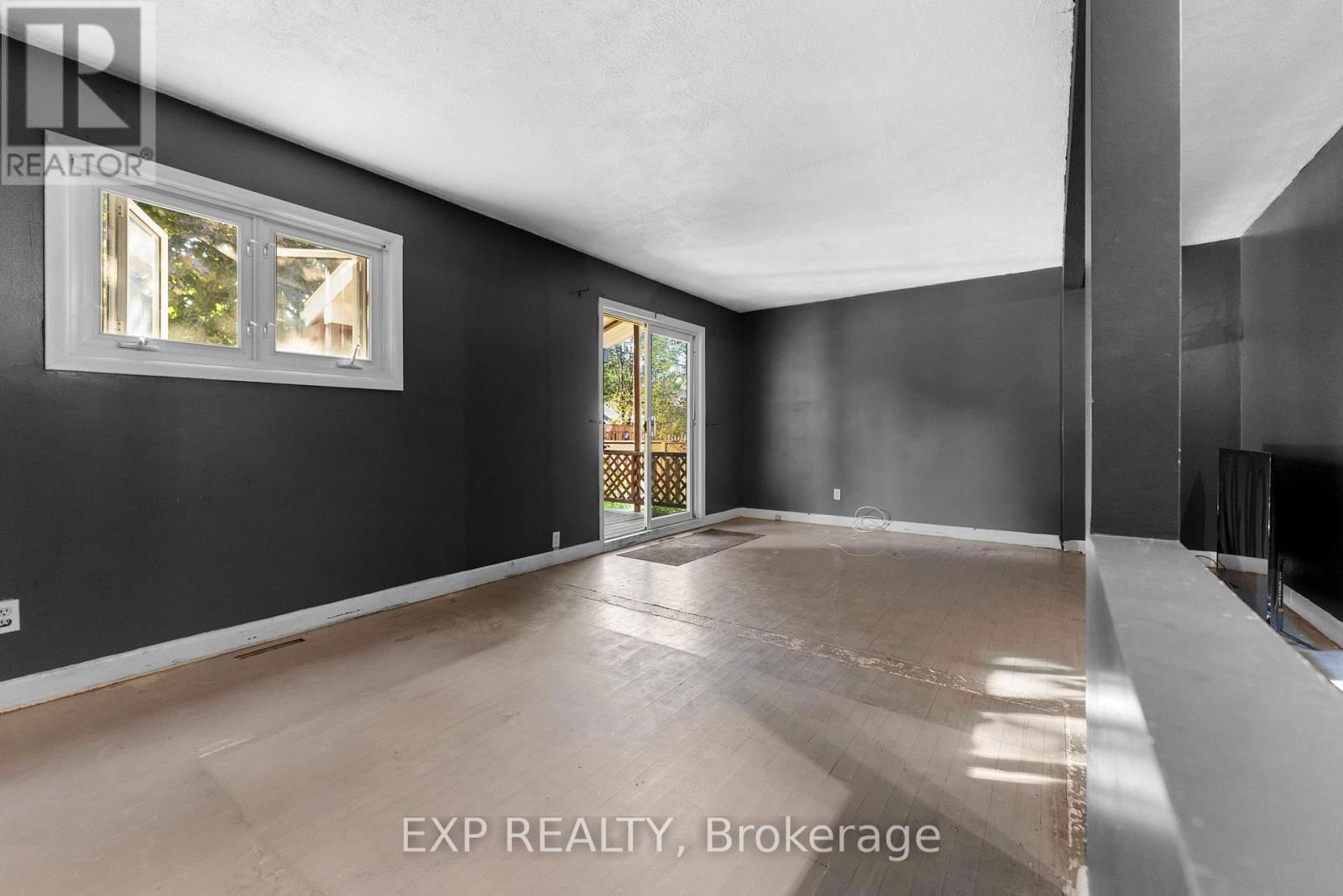 397 CHARLES AVENUE Image 12