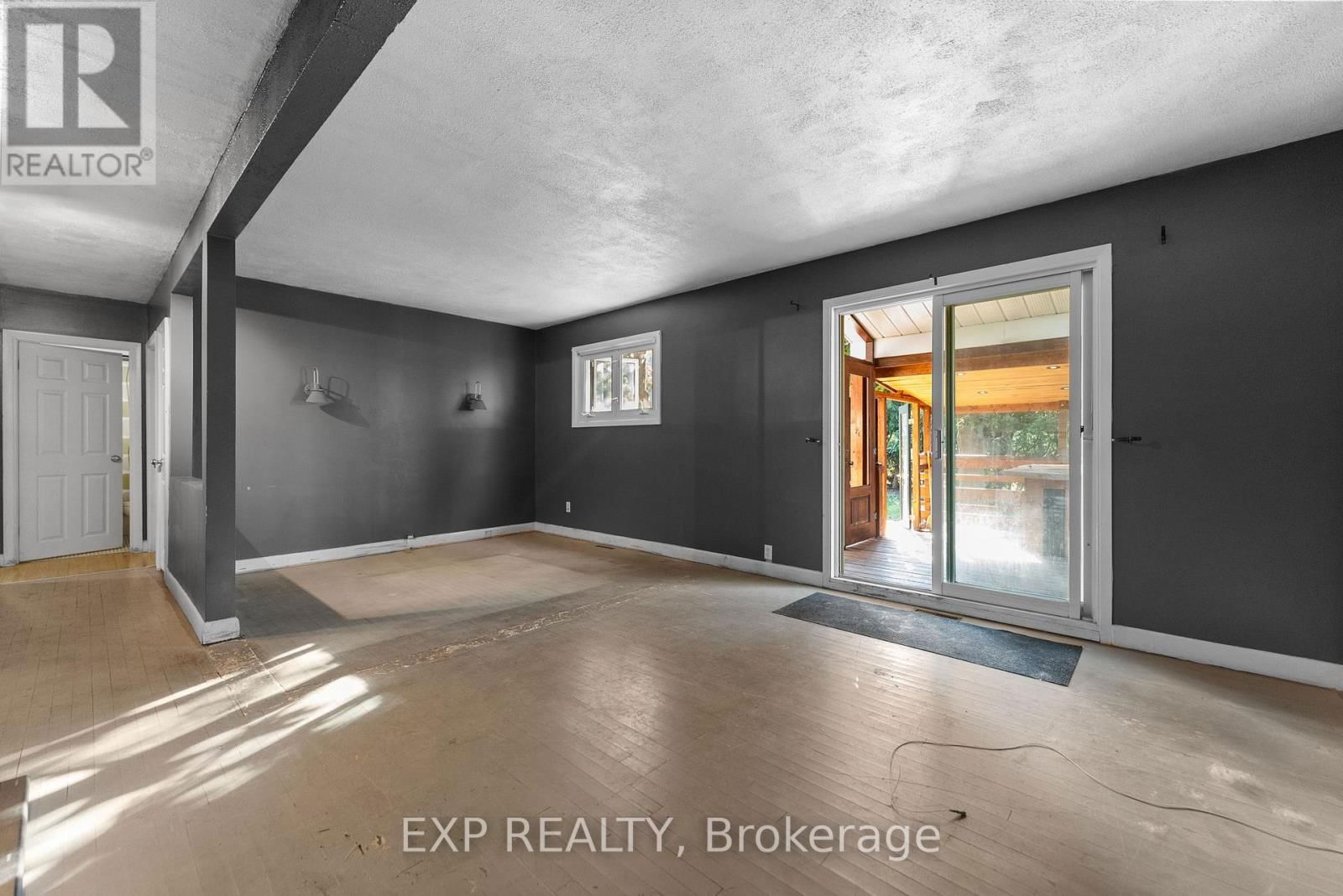 397 CHARLES AVENUE Image 13