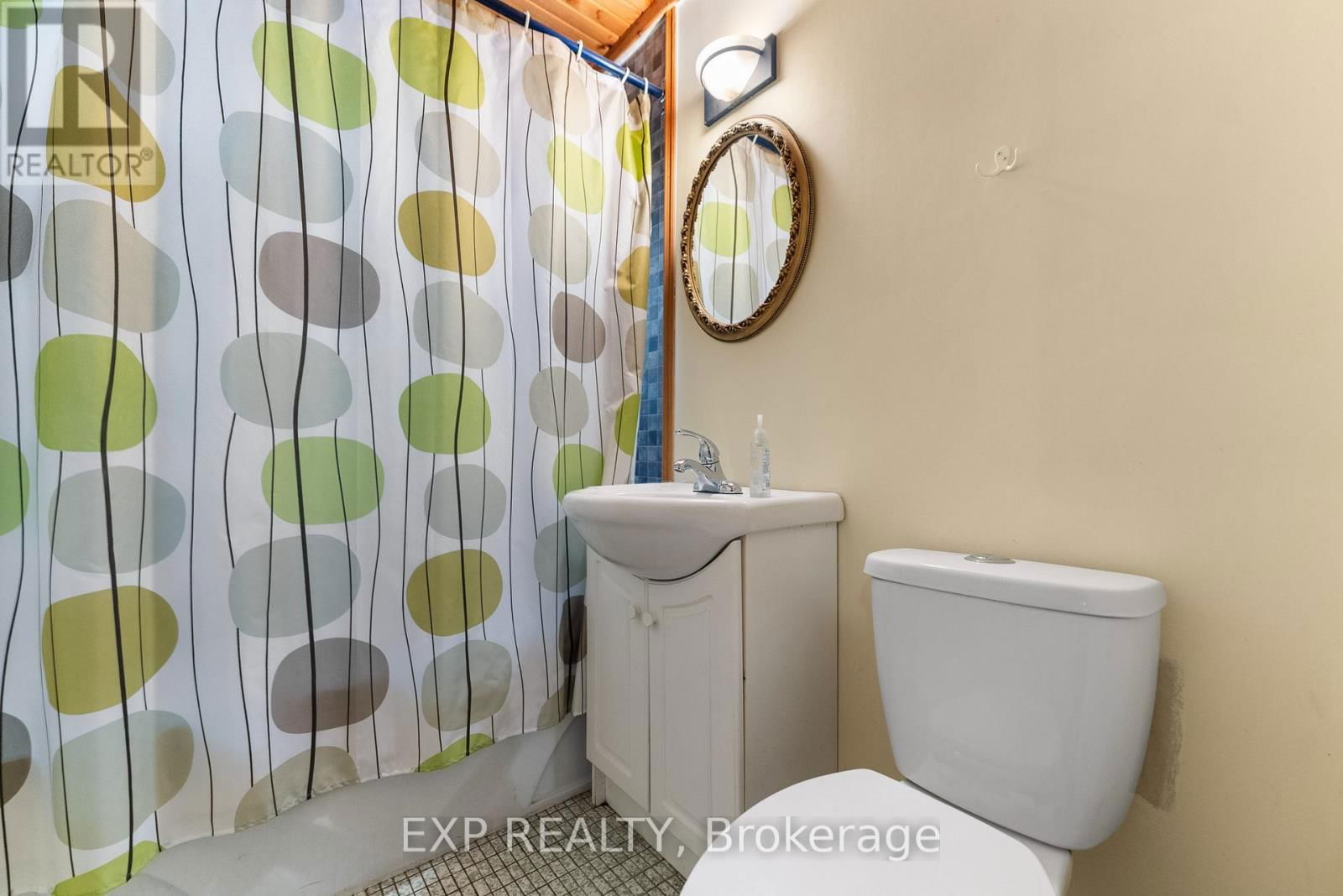 397 CHARLES AVENUE Image 15