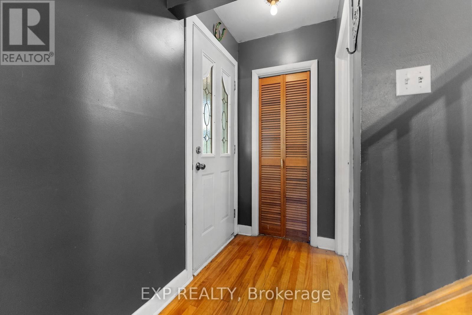 397 CHARLES AVENUE Image 9