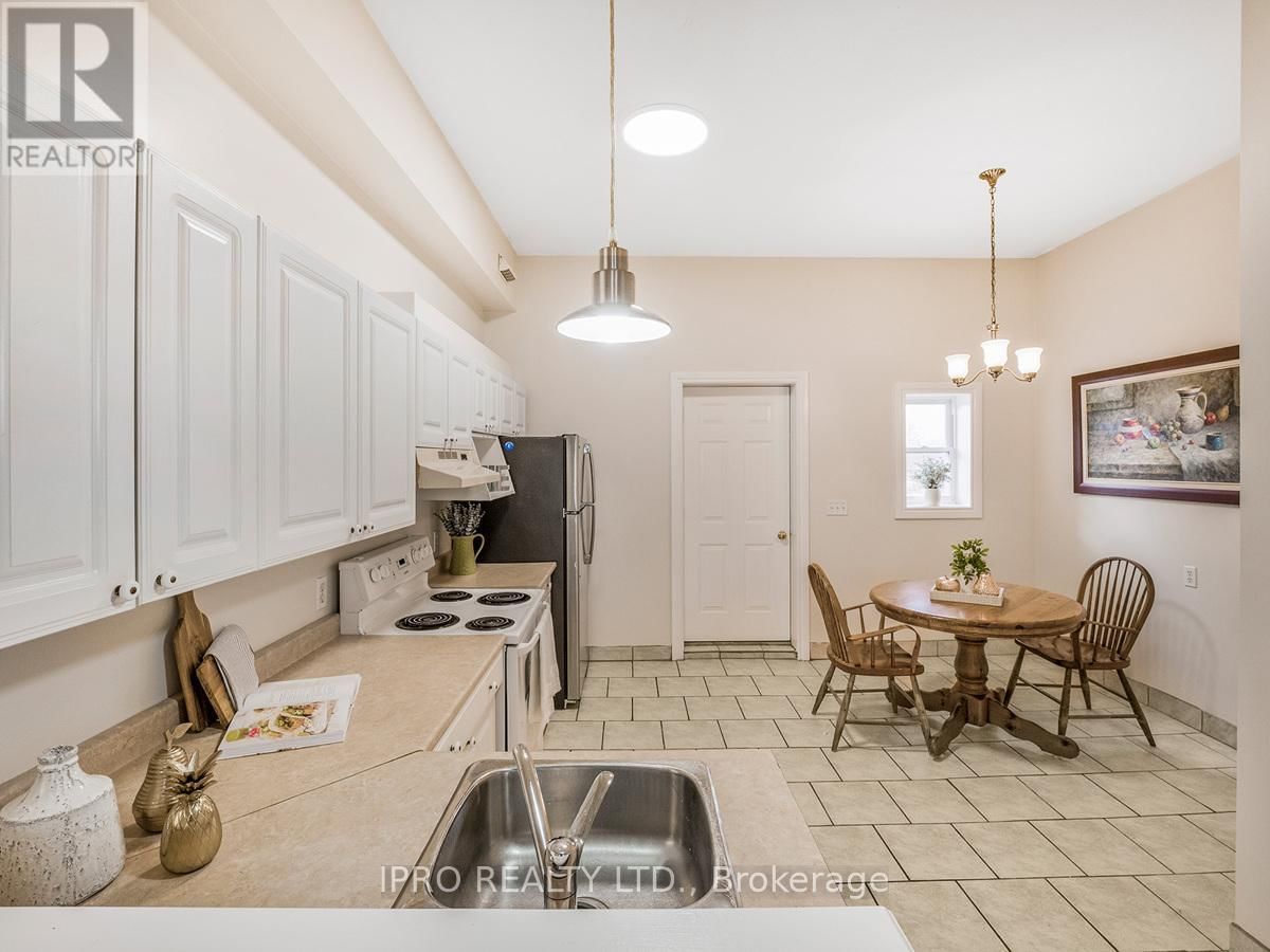 1308 KING STREET EAST Image 11