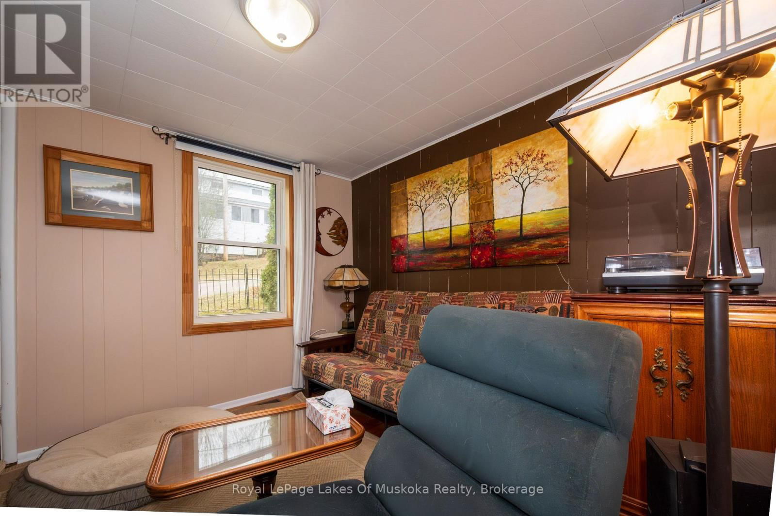 7 DUFFERIN STREET NORTH Image 10