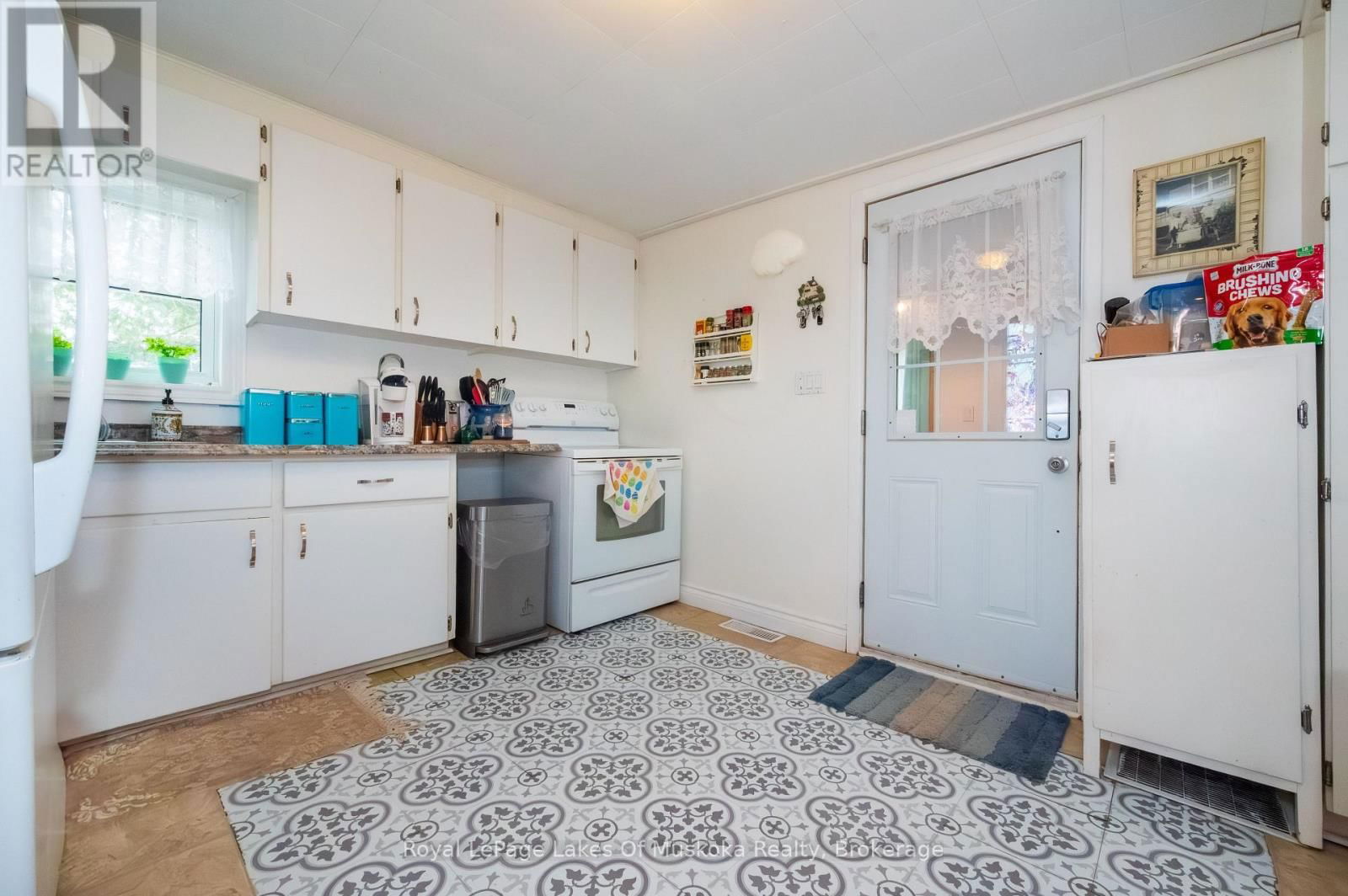 7 DUFFERIN STREET NORTH Image 14