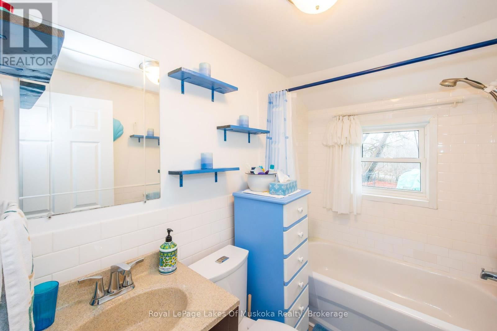 7 DUFFERIN STREET NORTH Image 32