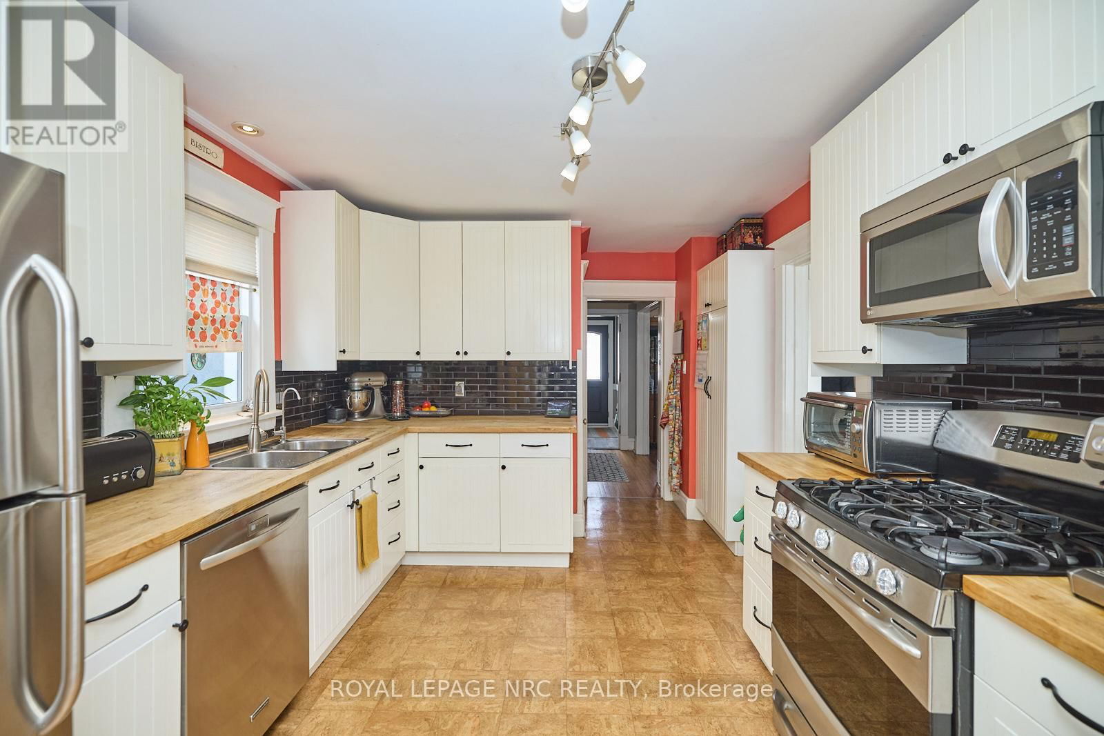 92 DUFFERIN STREET Image 20