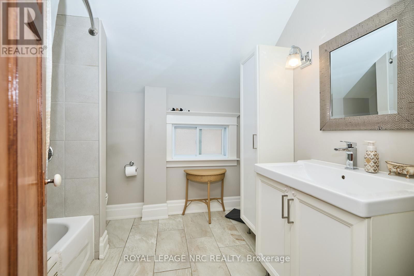 92 DUFFERIN STREET Image 24
