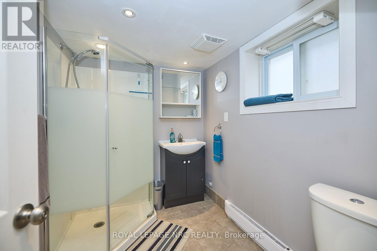 92 DUFFERIN STREET Image 33