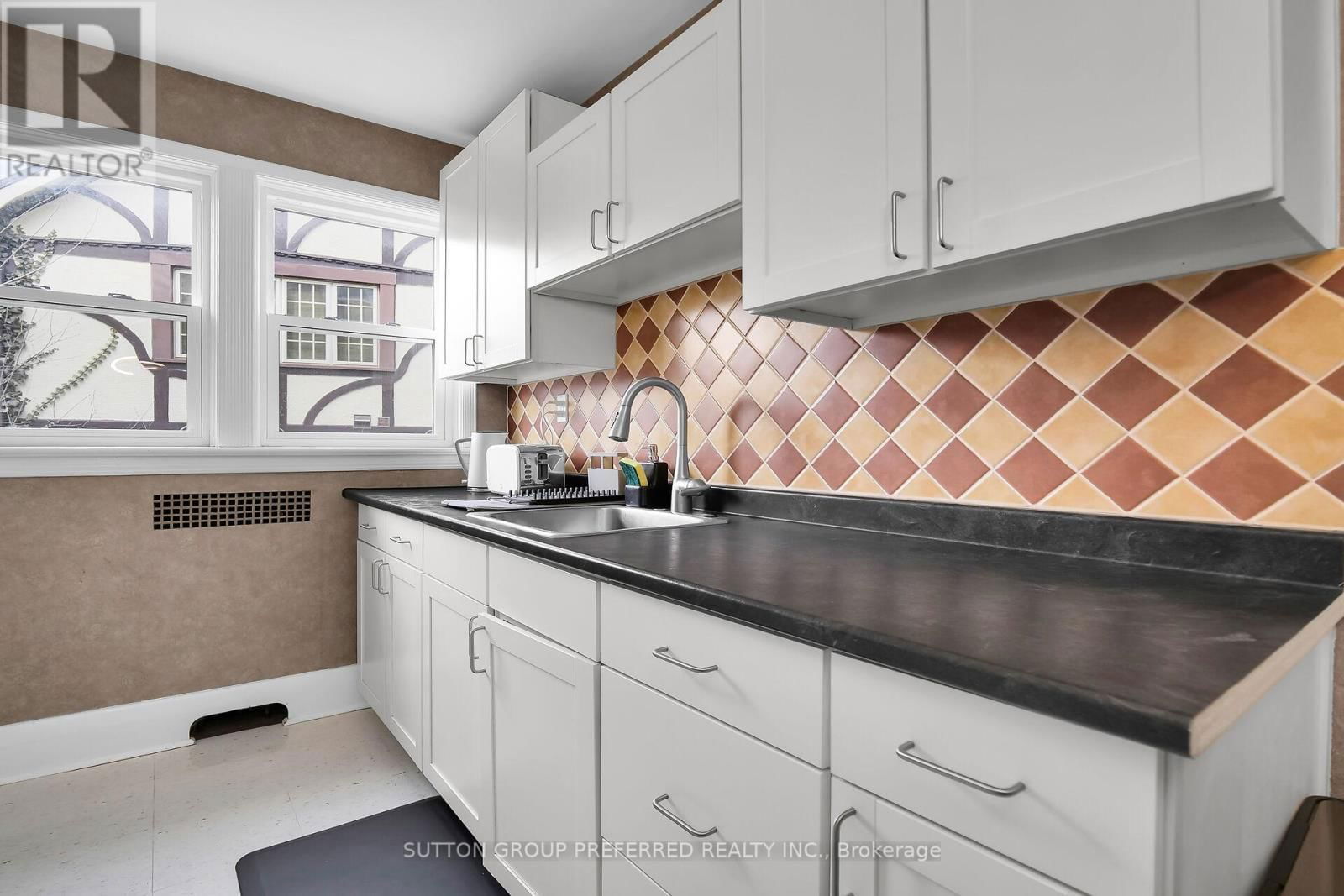 137 WINDSOR CRESCENT Image 10