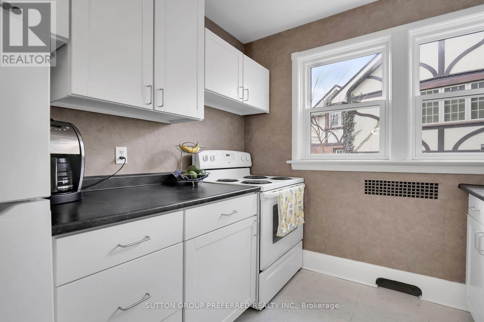 137 WINDSOR CRESCENT Image 11
