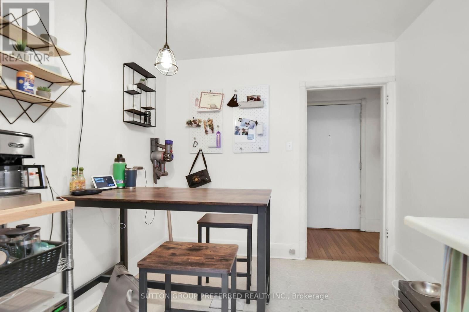 137 WINDSOR CRESCENT Image 15