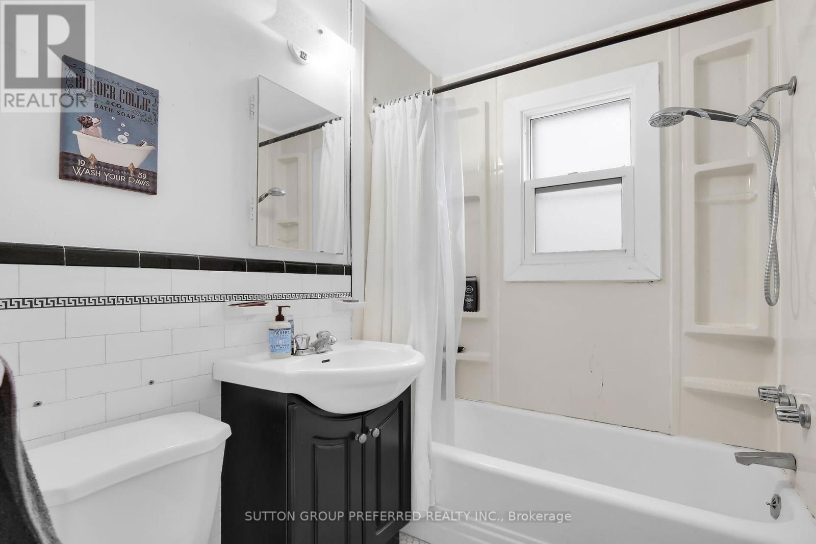 137 WINDSOR CRESCENT Image 17