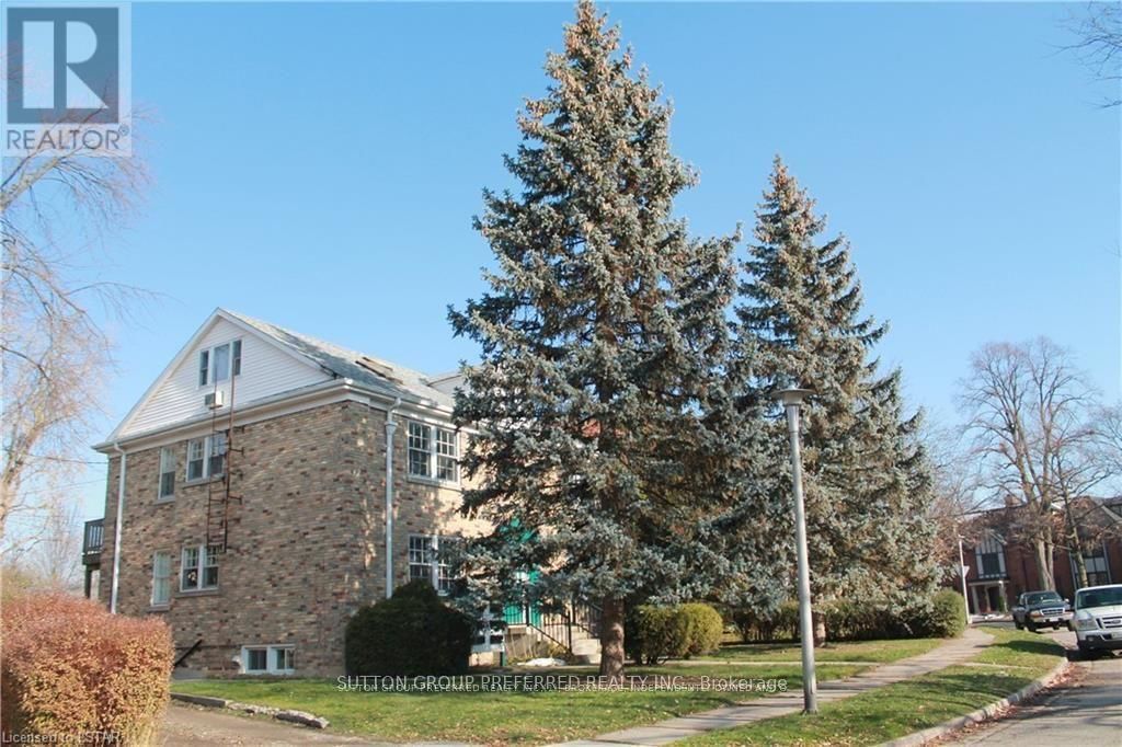 137 WINDSOR CRESCENT Image 4