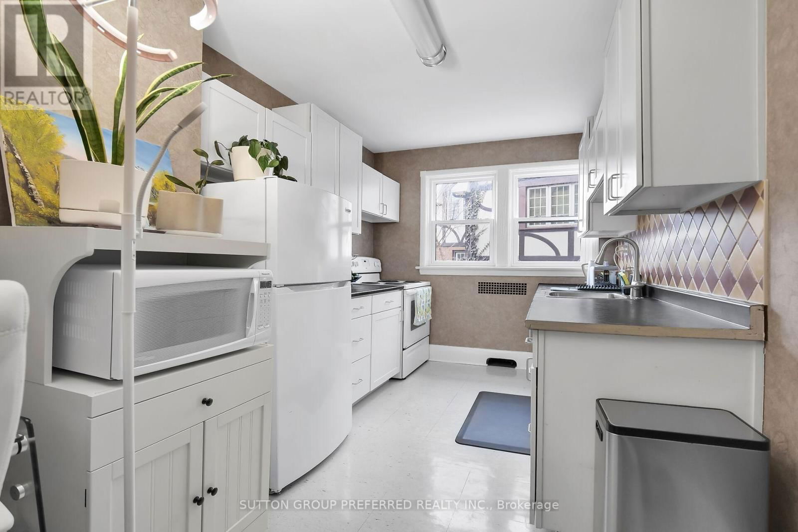 137 WINDSOR CRESCENT Image 9