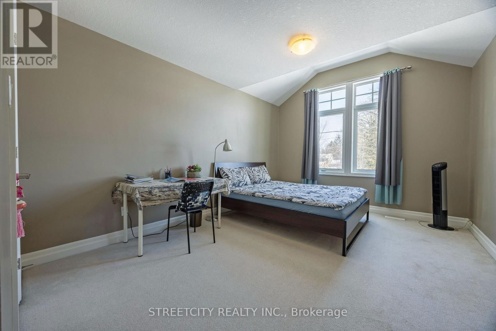 490 PHYLLIS STREET Image 14