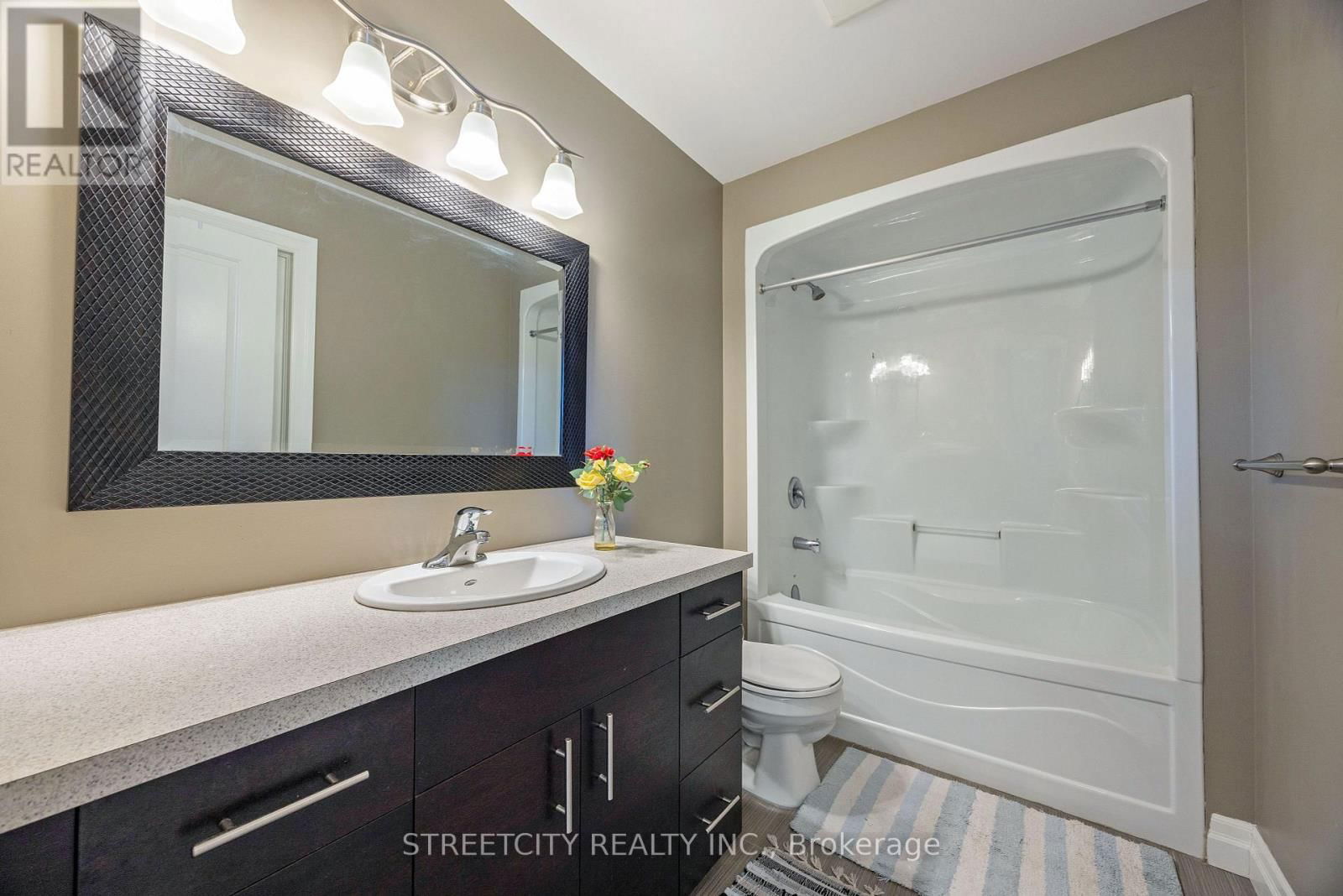 490 PHYLLIS STREET Image 16