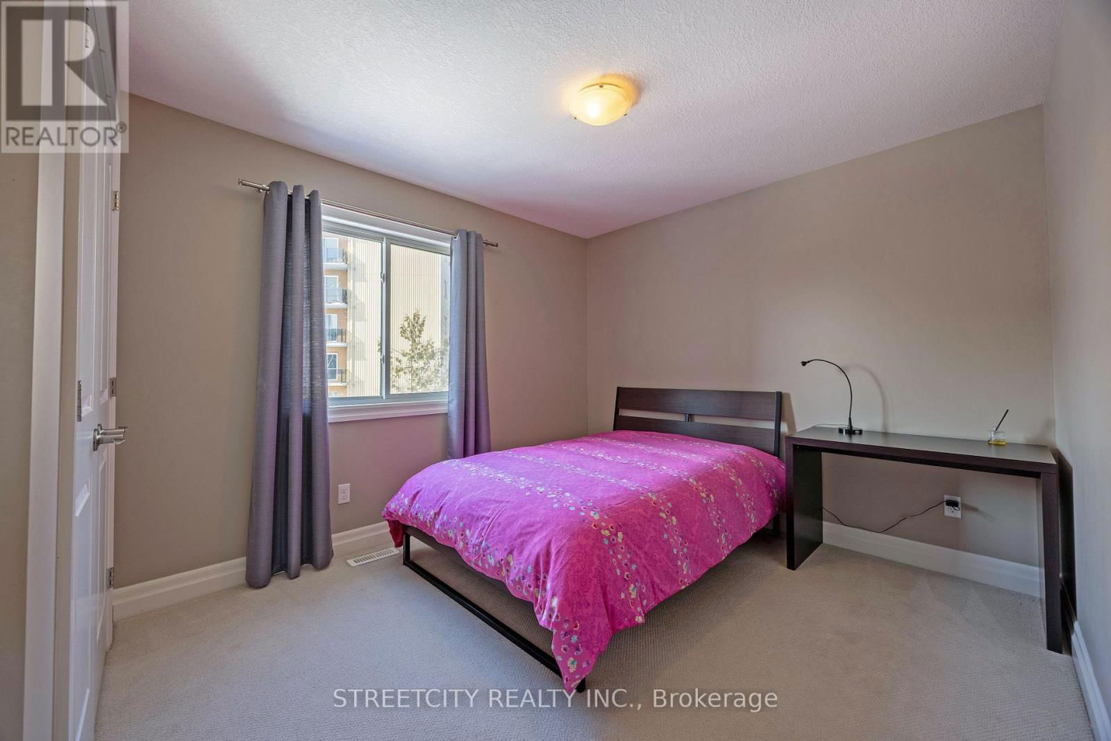490 PHYLLIS STREET Image 17