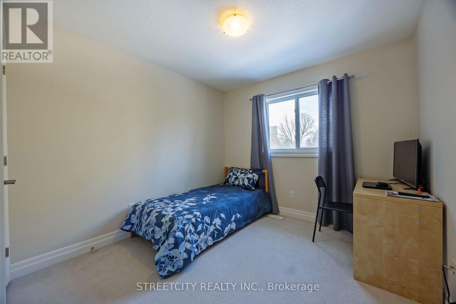 490 PHYLLIS STREET Image 18