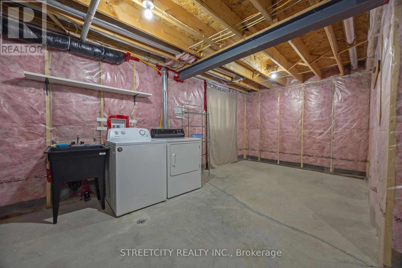 490 PHYLLIS STREET Image 20