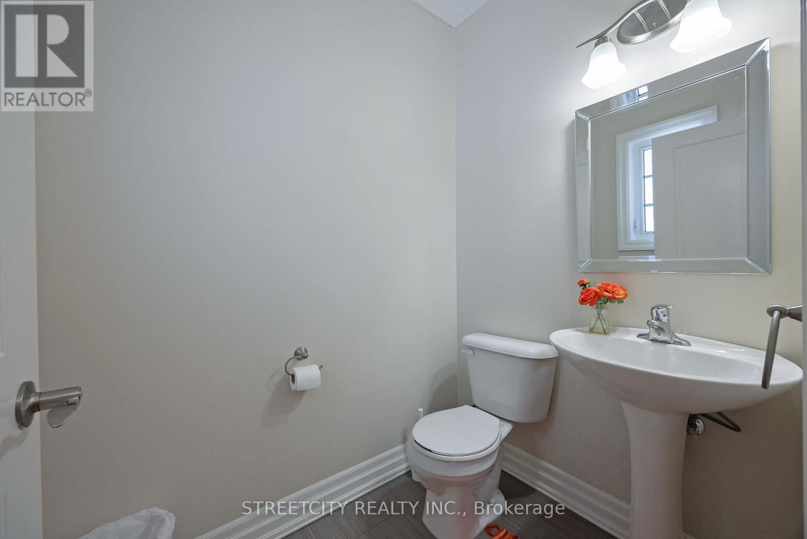 490 PHYLLIS STREET Image 4